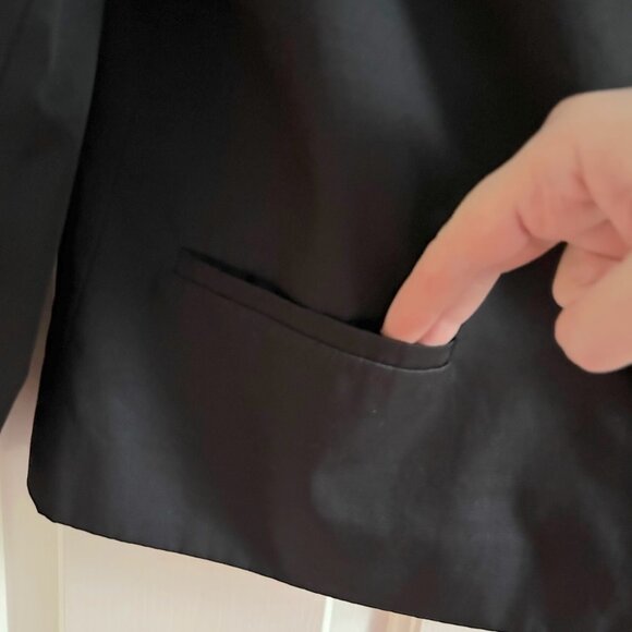 H&M cropped black blazer w ruffle collar and covered buttons - Picture 7 of 15